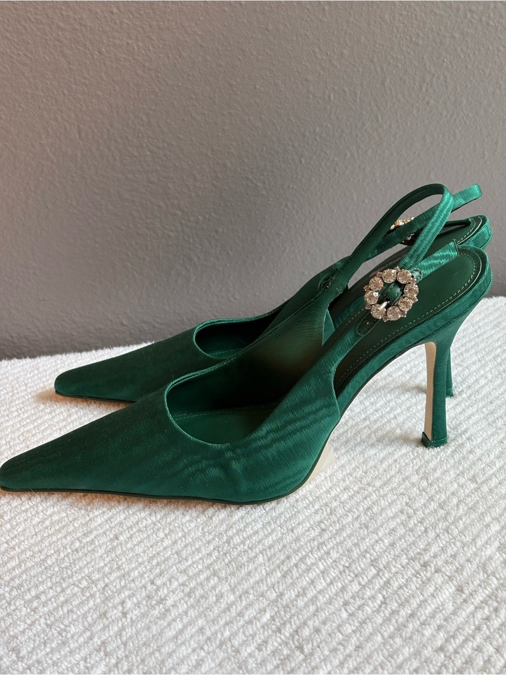 Larroude Carine Emerald Green Slingback Pumps with Crystal Buckle Size 6 New - Picture 4 of 7